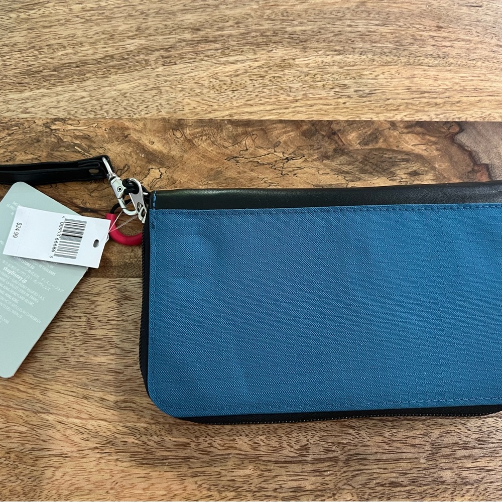 New Disney Parks Mickey Mouse ''All-Time Classic'' Wristlet Wallet w/ID Window - Picture 2 of 3